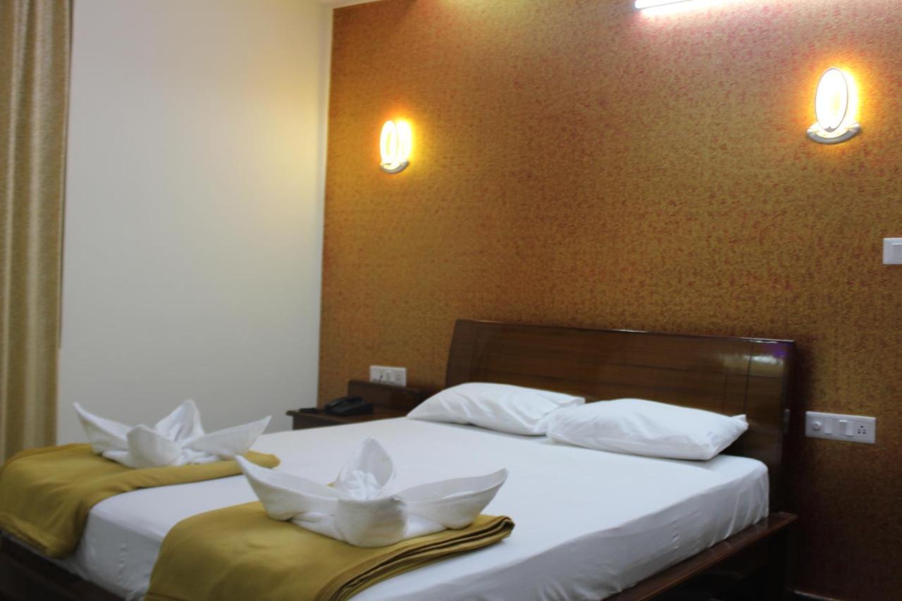 Golden Pride Hotel Kanakapura Eksteriør billede